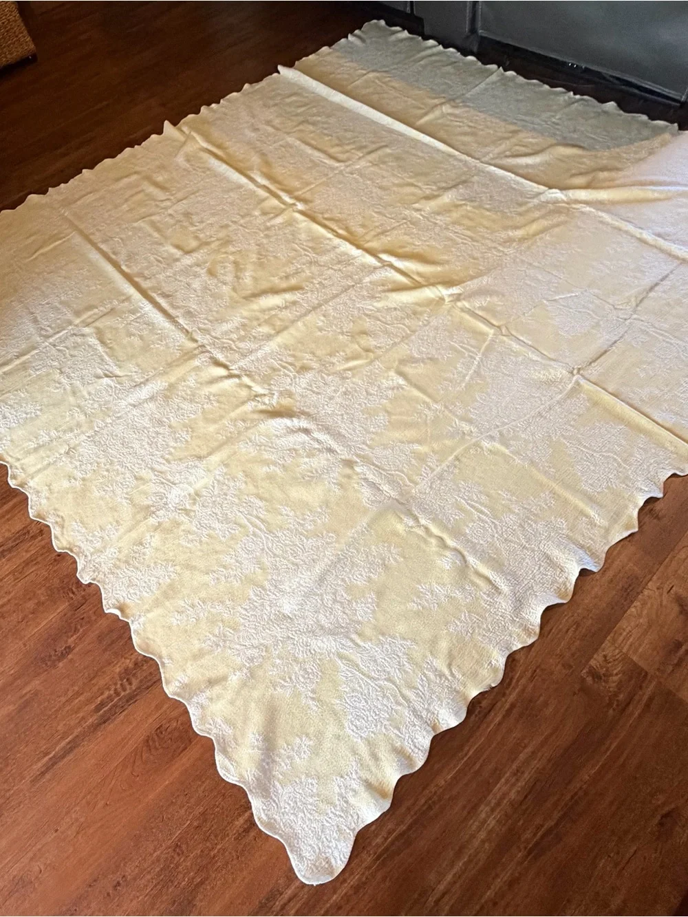Portuguese Cotton Queen Matelasse Coverlet Yellow Floral Scalloped Bedspread